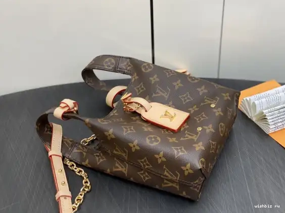 WIS LOUIS VUITTON Atlantis BB 0630
